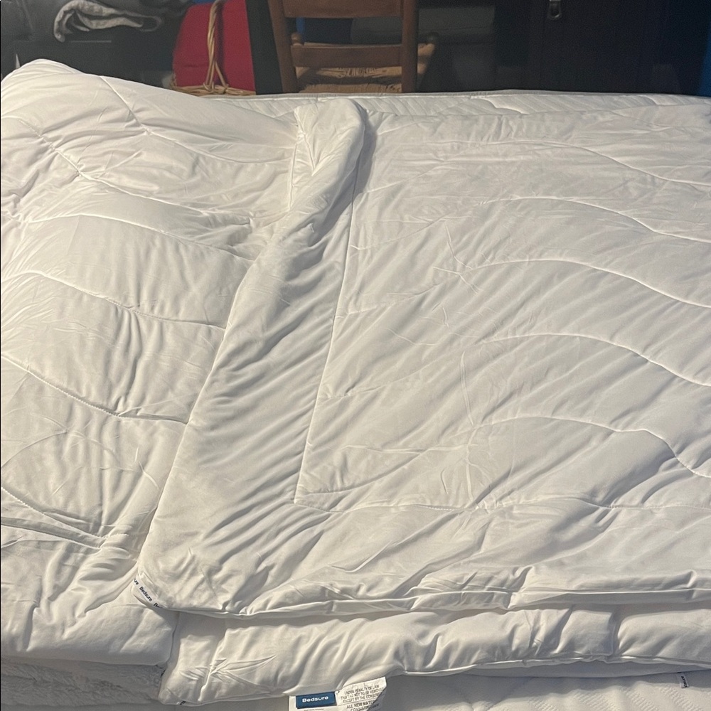 Like new King sized duvet insert